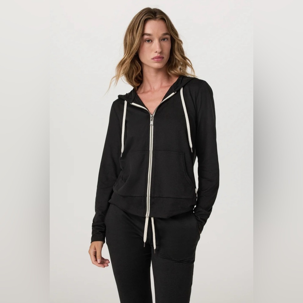 Vuori Black Women's Jacket - Picture 2 of 11